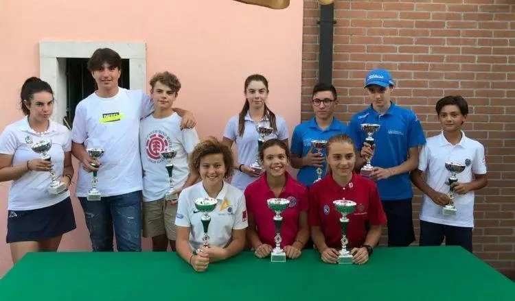 ANCORA UN BEL SUCCESSO DI ADESIONI AL CIRCUITO VENETO GOLF GIOVANILE AL GOLF VICENZA: VITTORIE DI STORI, PARTELE, SPLUGA E BALLINI.